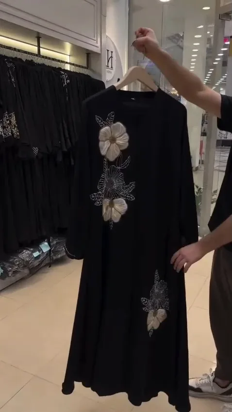 Tissue handwork abaya