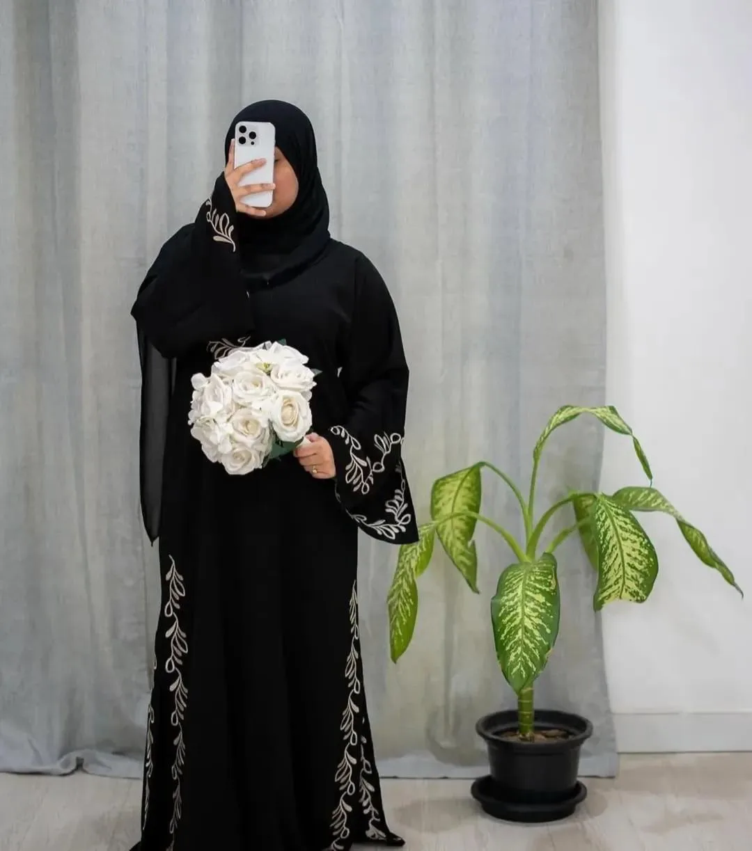 Embroidery abaya